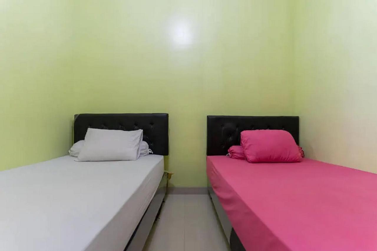 Hotel Kostawira Syariah Bintaro Mitra Reddoorz à Mencil Extérieur photo