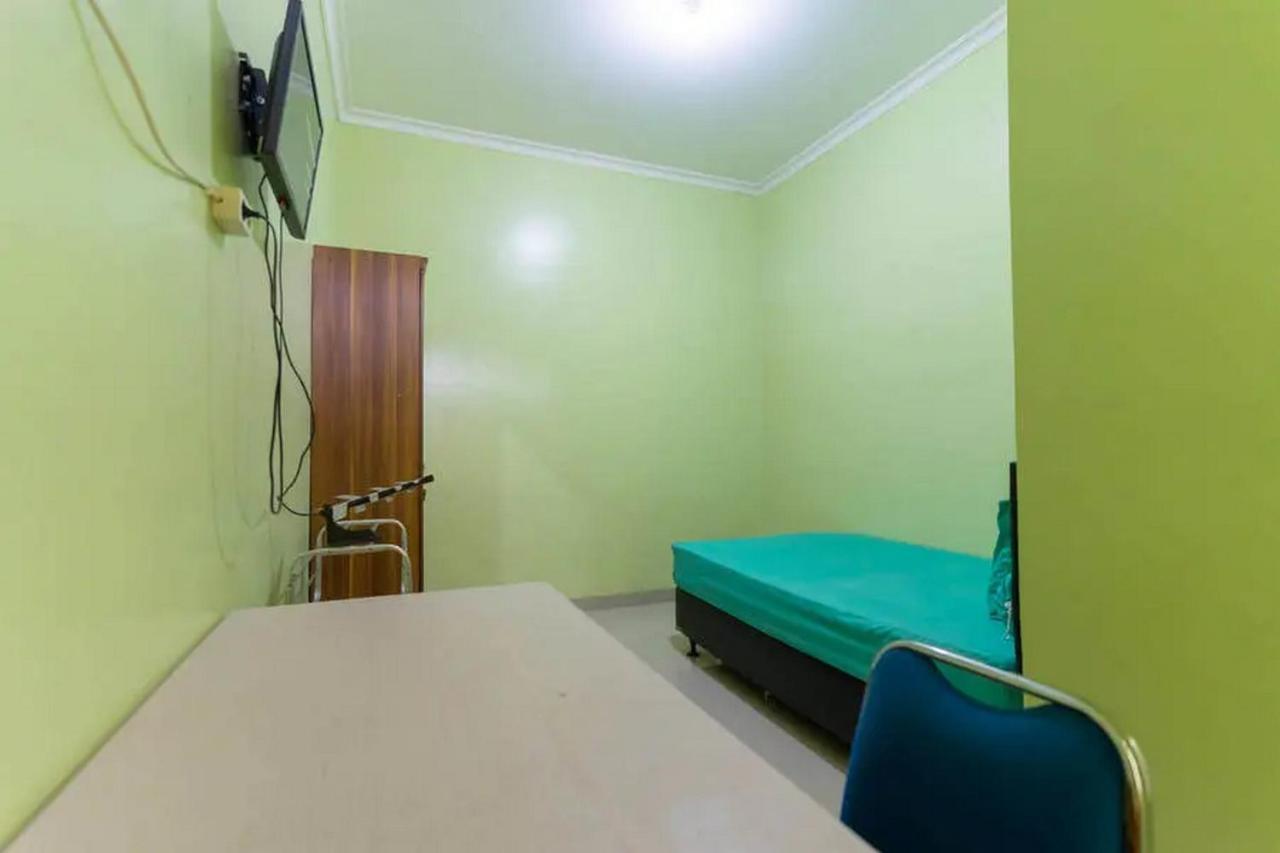 Hotel Kostawira Syariah Bintaro Mitra Reddoorz à Mencil Extérieur photo