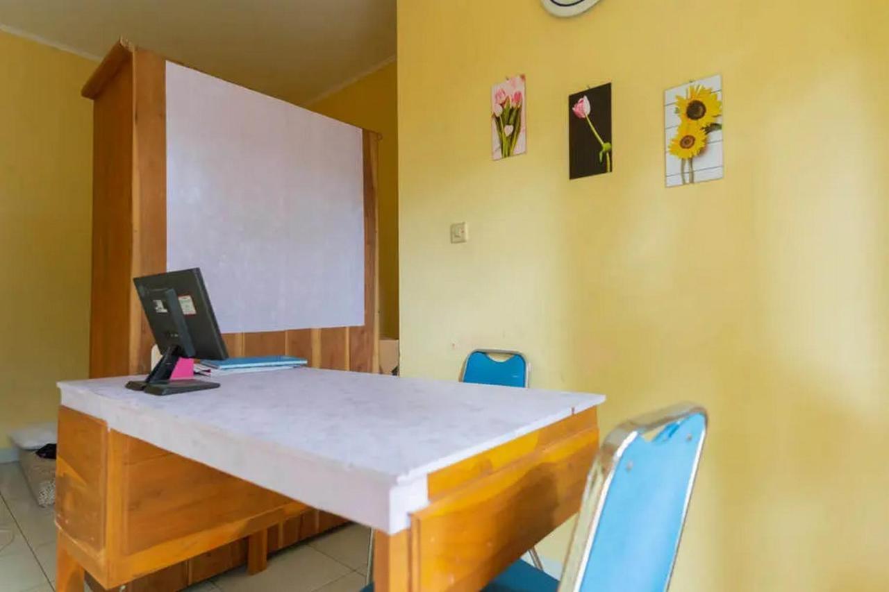 Hotel Kostawira Syariah Bintaro Mitra Reddoorz à Mencil Extérieur photo