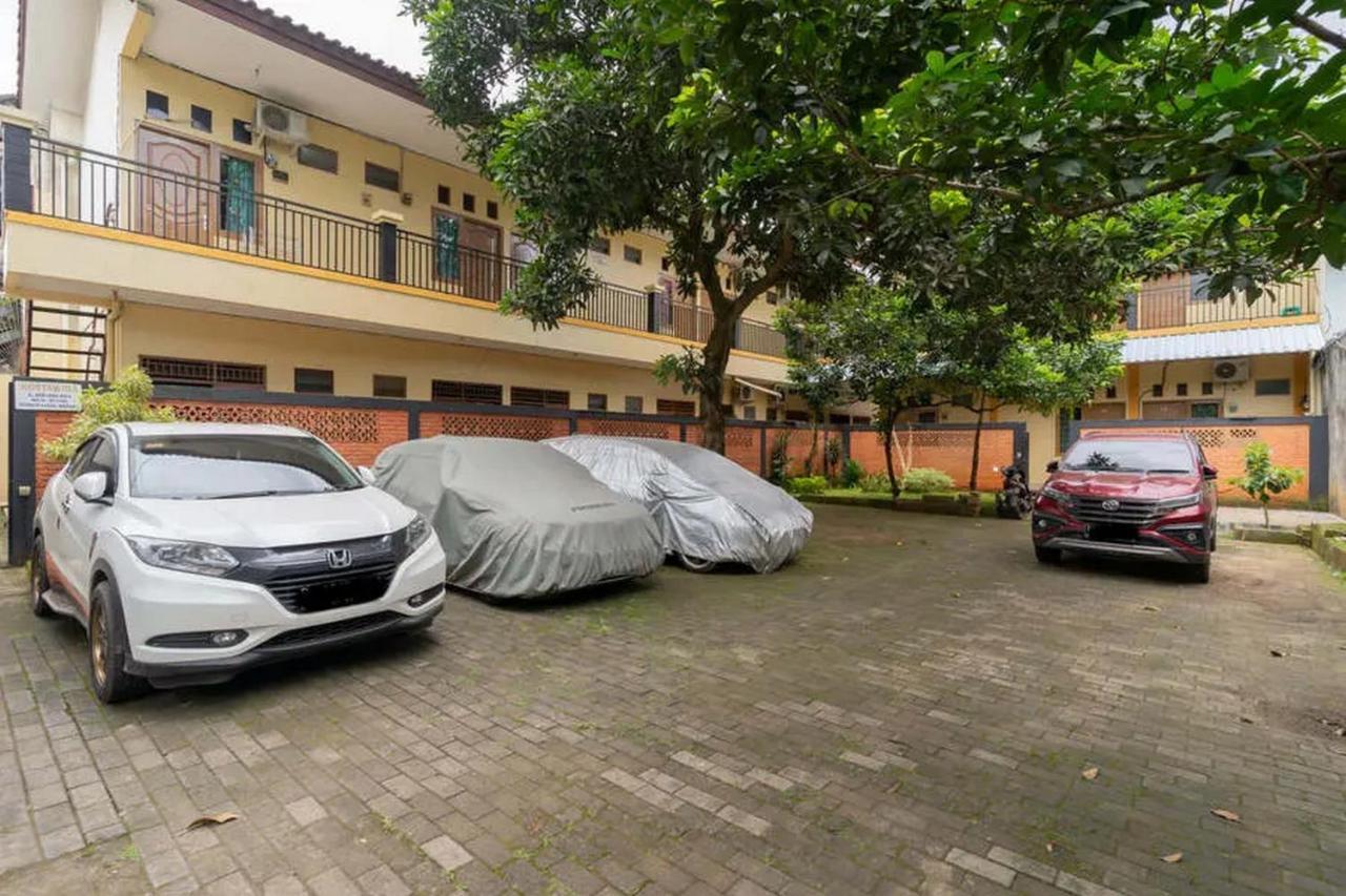 Hotel Kostawira Syariah Bintaro Mitra Reddoorz à Mencil Extérieur photo