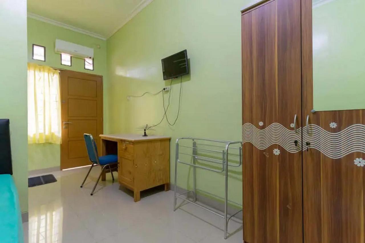 Hotel Kostawira Syariah Bintaro Mitra Reddoorz à Mencil Extérieur photo