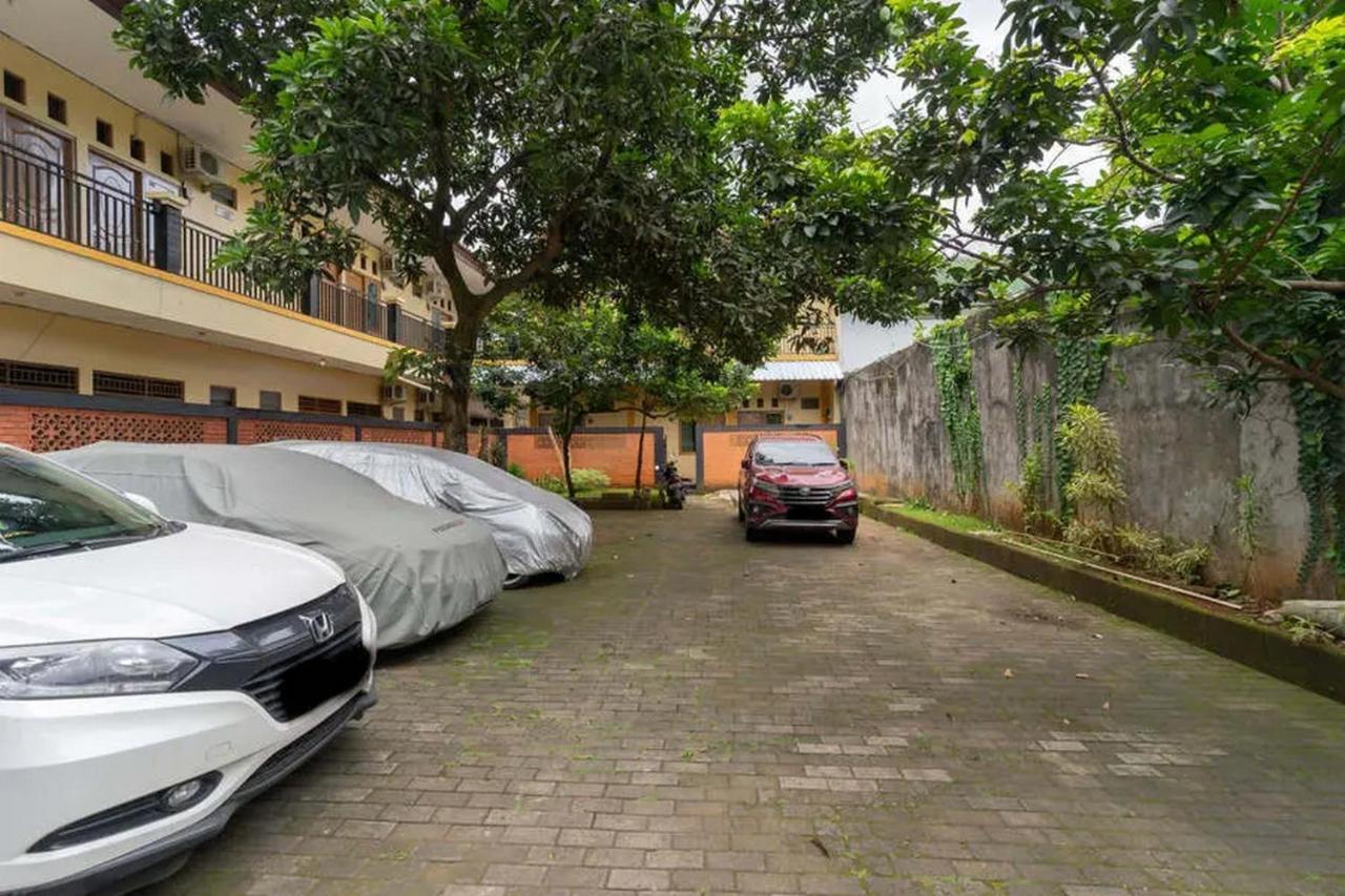 Hotel Kostawira Syariah Bintaro Mitra Reddoorz à Mencil Extérieur photo