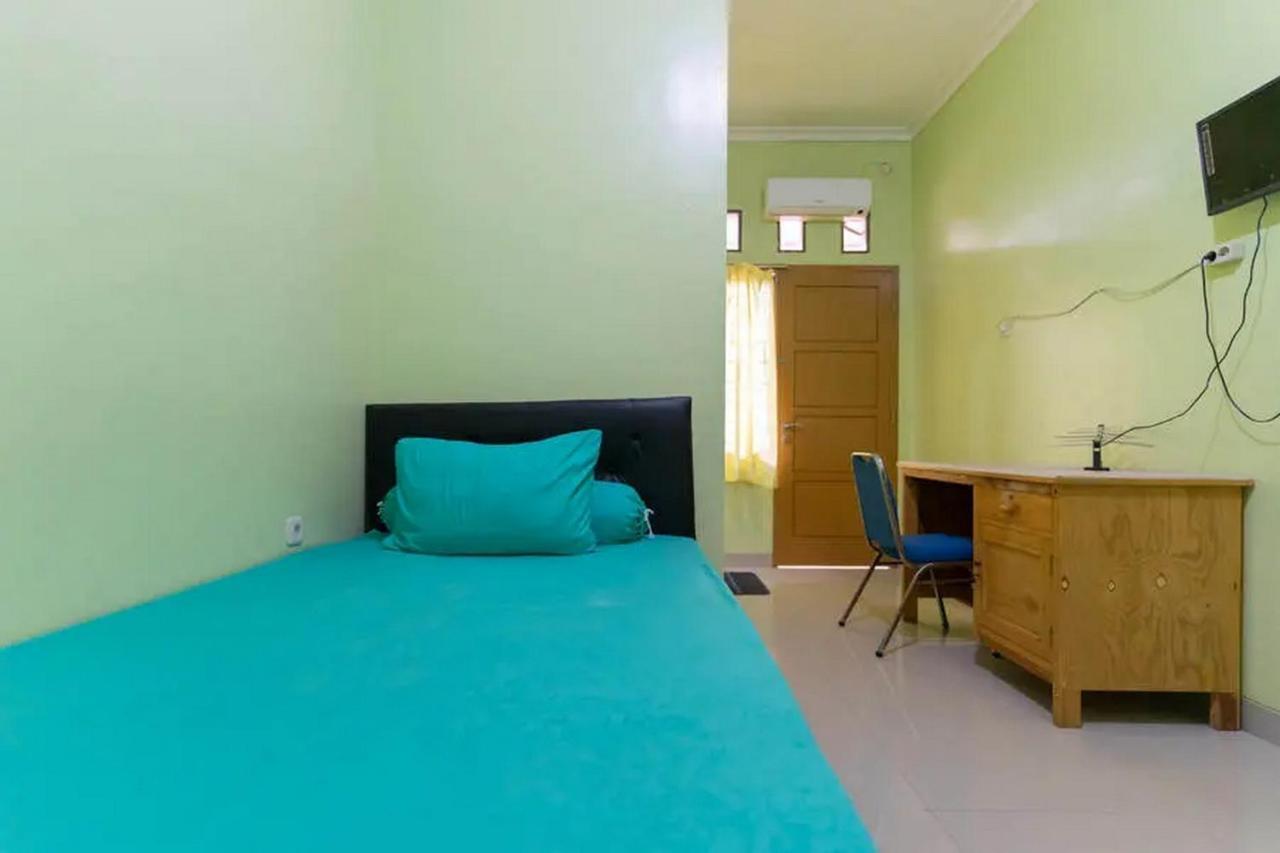 Hotel Kostawira Syariah Bintaro Mitra Reddoorz à Mencil Extérieur photo