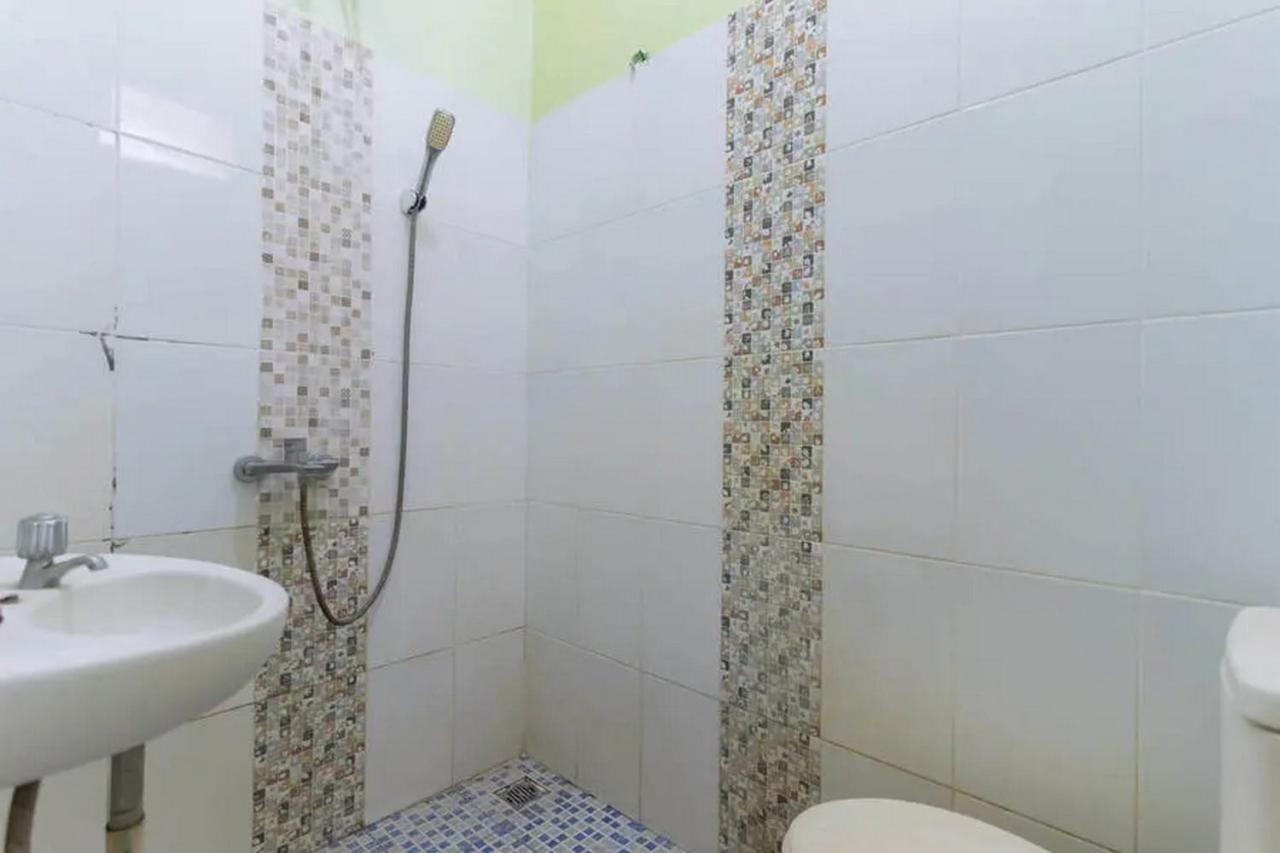 Hotel Kostawira Syariah Bintaro Mitra Reddoorz à Mencil Extérieur photo